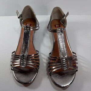 BC Footwear Metallic Silver T-strap Mini-Wedge Open Toe Sandals sz 10